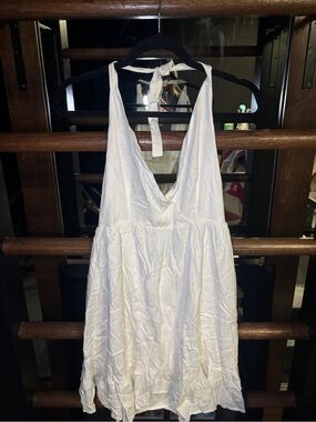 SHEIN White Halter V-Neck Summer Dress